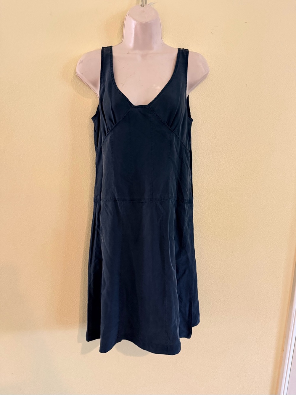 Marc Jacobs Soft Black Sleeveless V-Neck Mini Dress Silk size 6